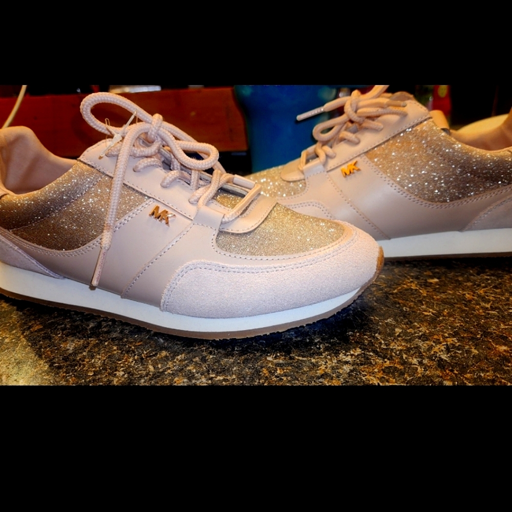 BRAND NEW Michael Kors shoee!